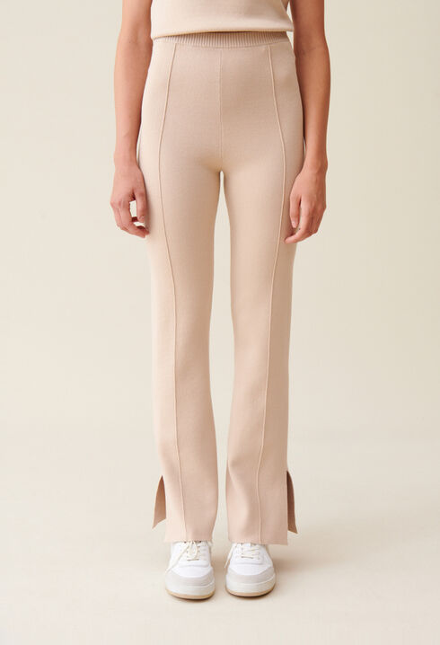 Pantal&oacute;n recto y aperturas en tobillos