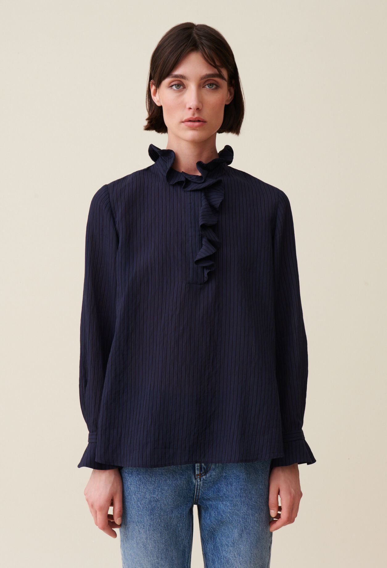 Blusa de rayas volantes azul oscuro