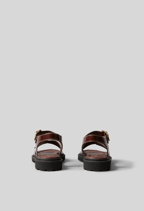 Sandalias de cuero con hebillas