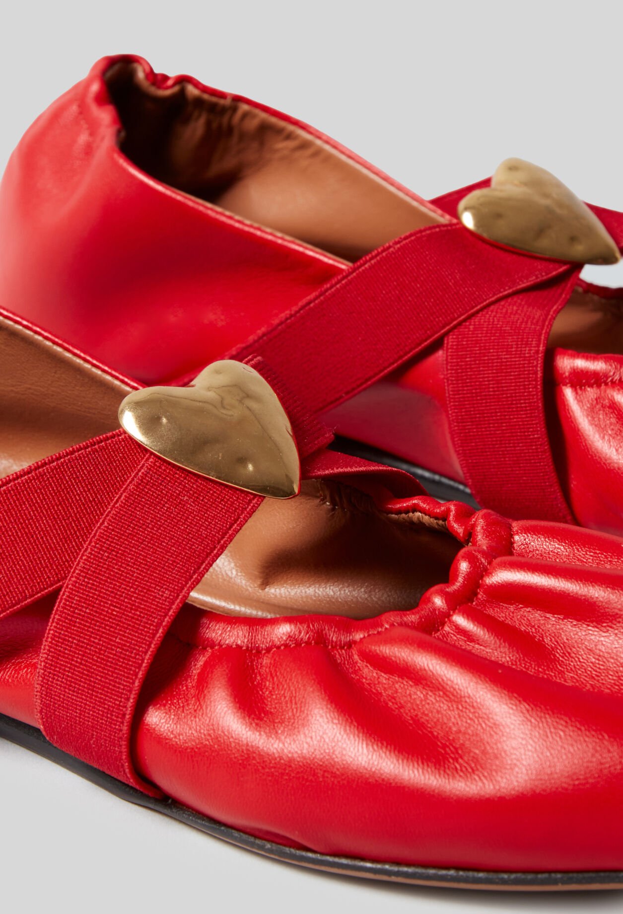 Bailarinas cuero con corazón dorado