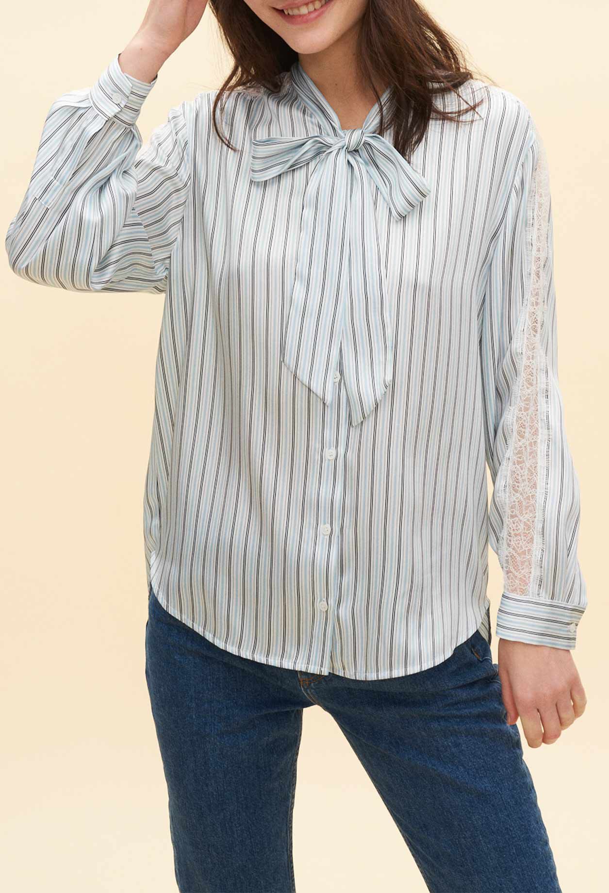 Camisa con cuello chalina