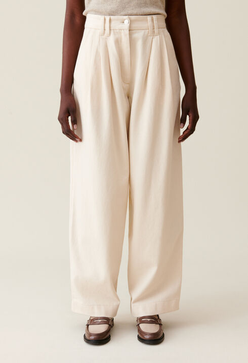 Pantalón denim ancho plisado