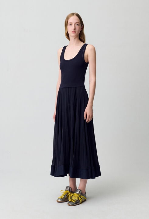 Vestido largo plisado en azul marino