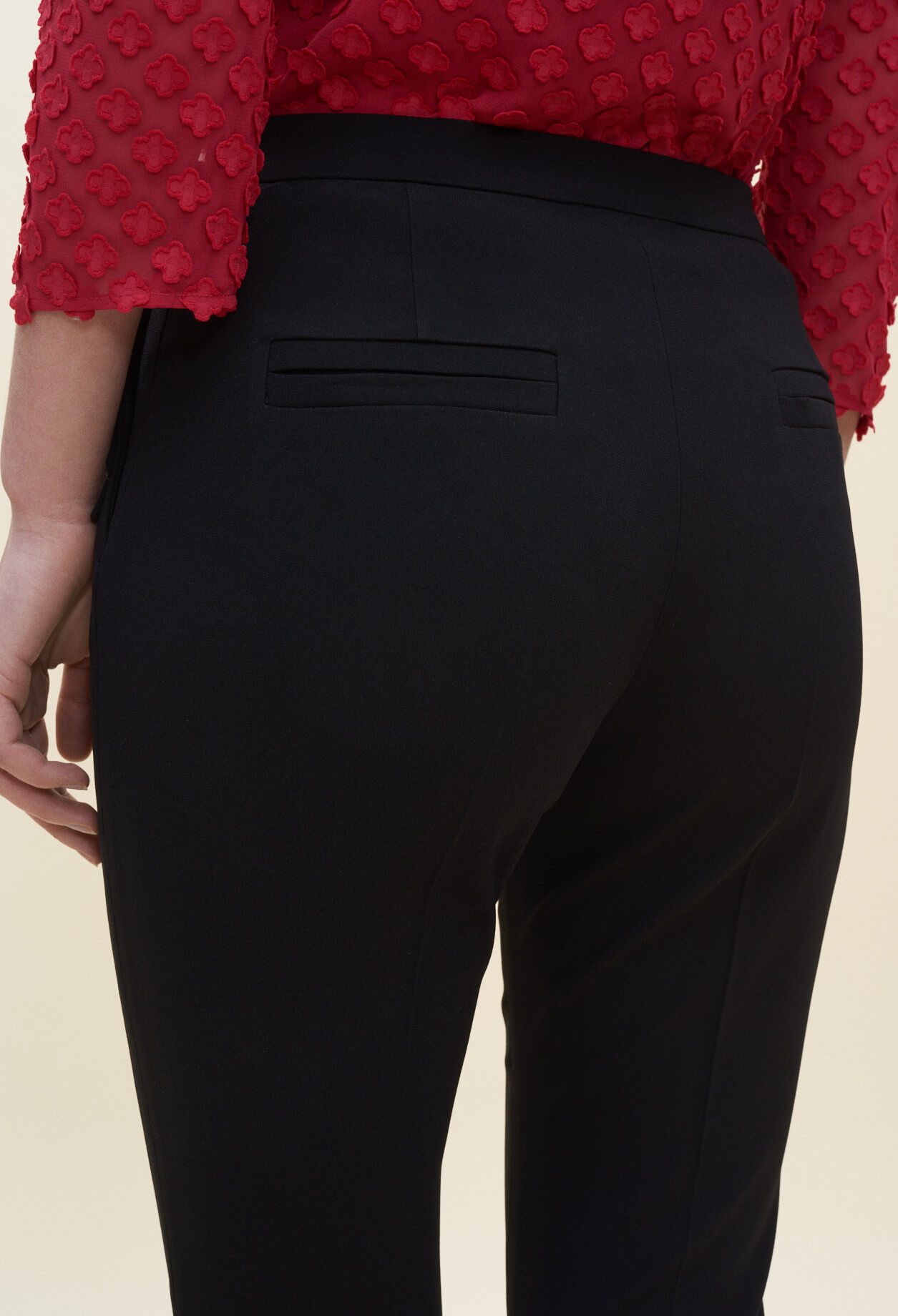 Pantalón con detalle de lazo