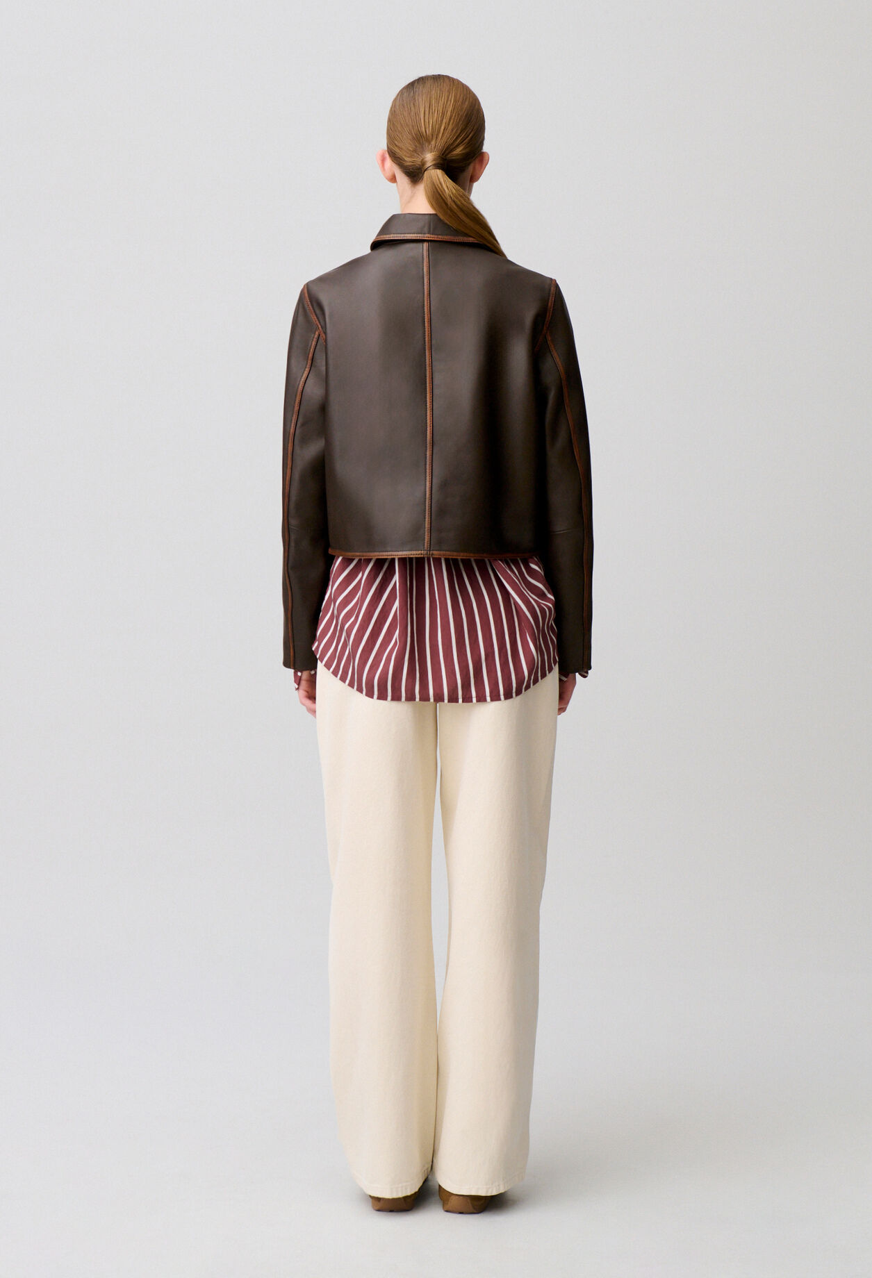 Chaqueta corta de cuero envejecido