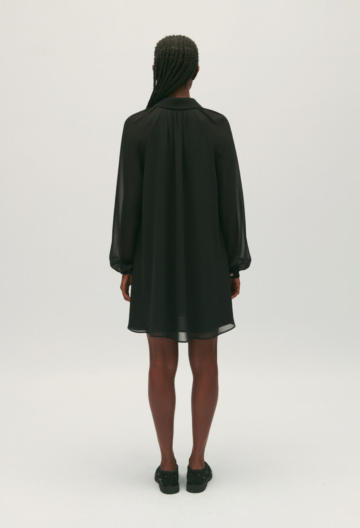 Vestido corto fluido