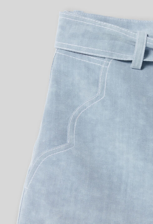 Short vaquero con cinturón