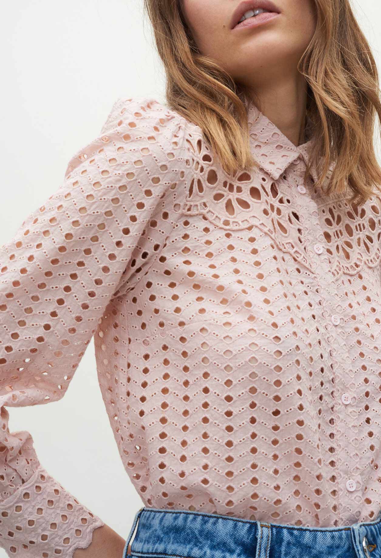Camisa con bordados ingleses