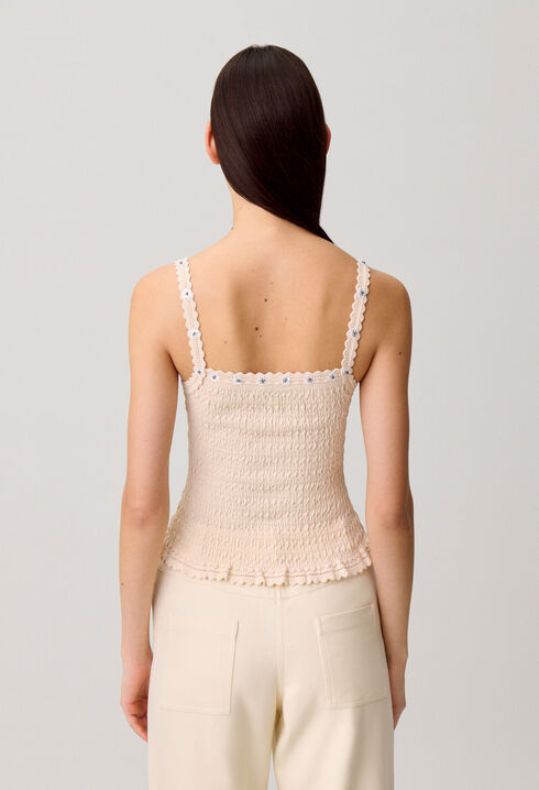 Top con bordados de flores