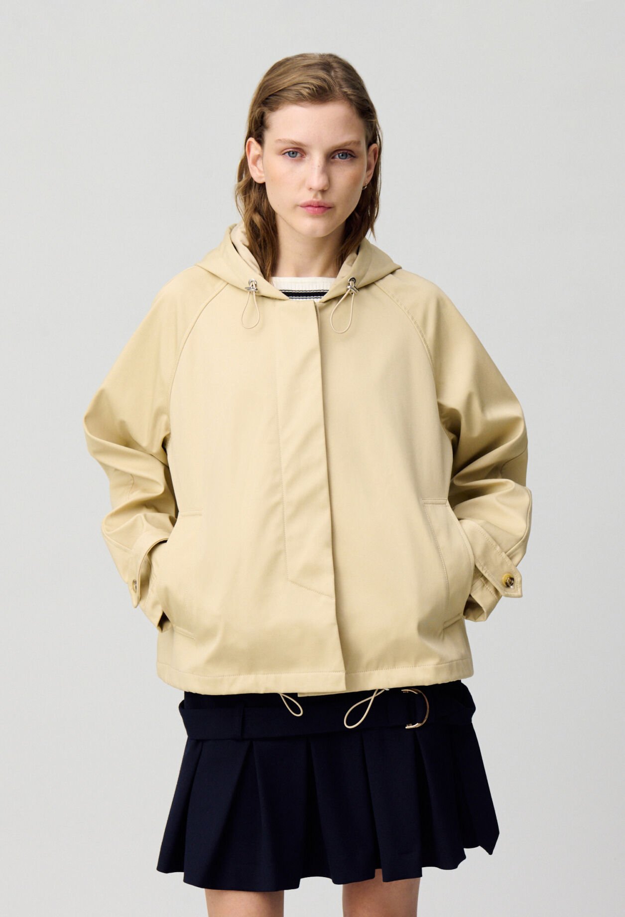 Parka ligera con capucha