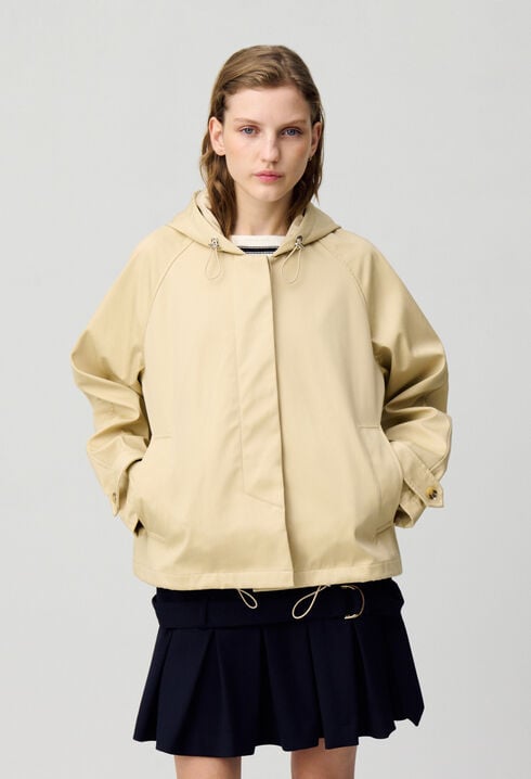 Parka ligera con capucha