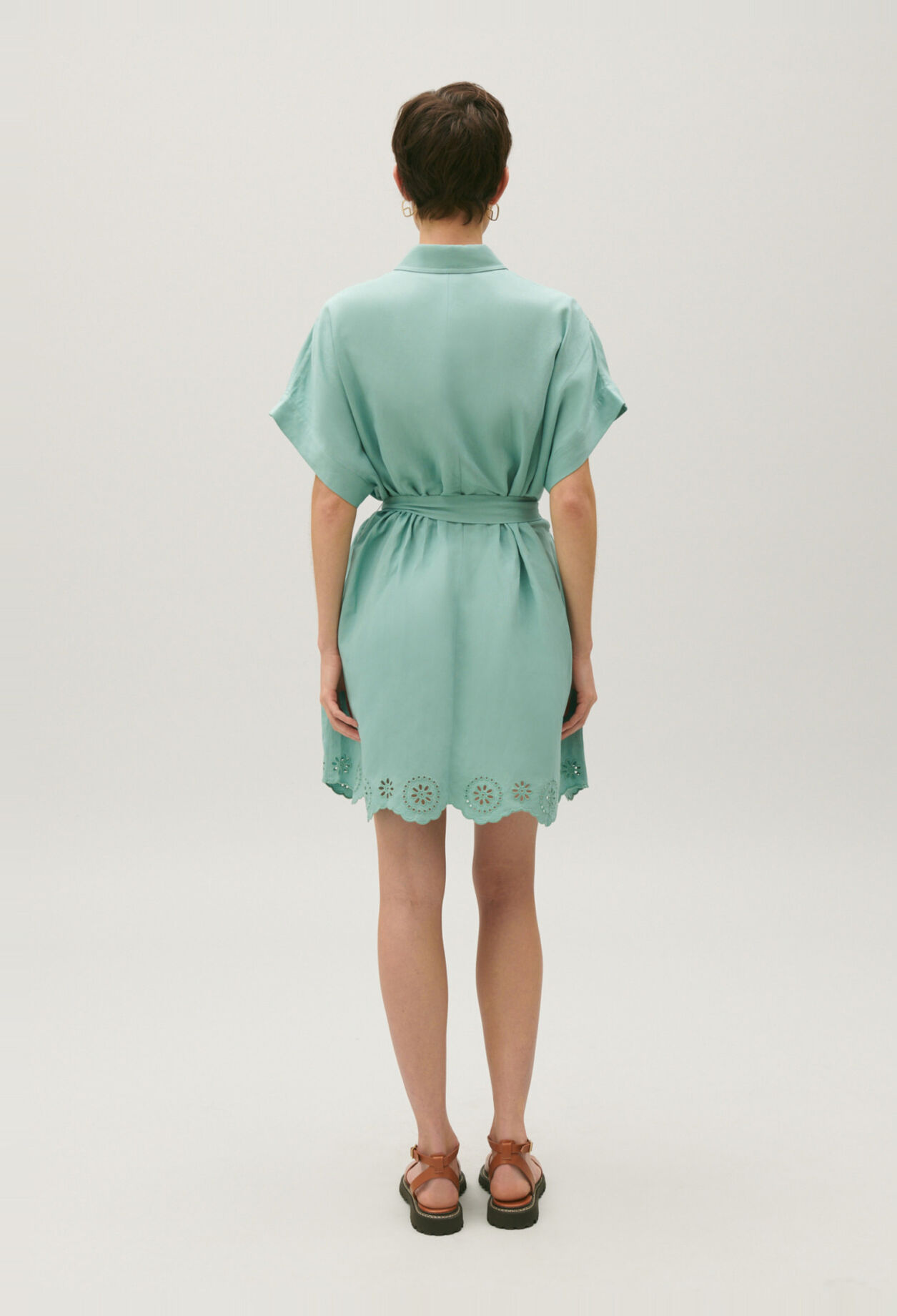 Vestido camisero corto bordados ingleses