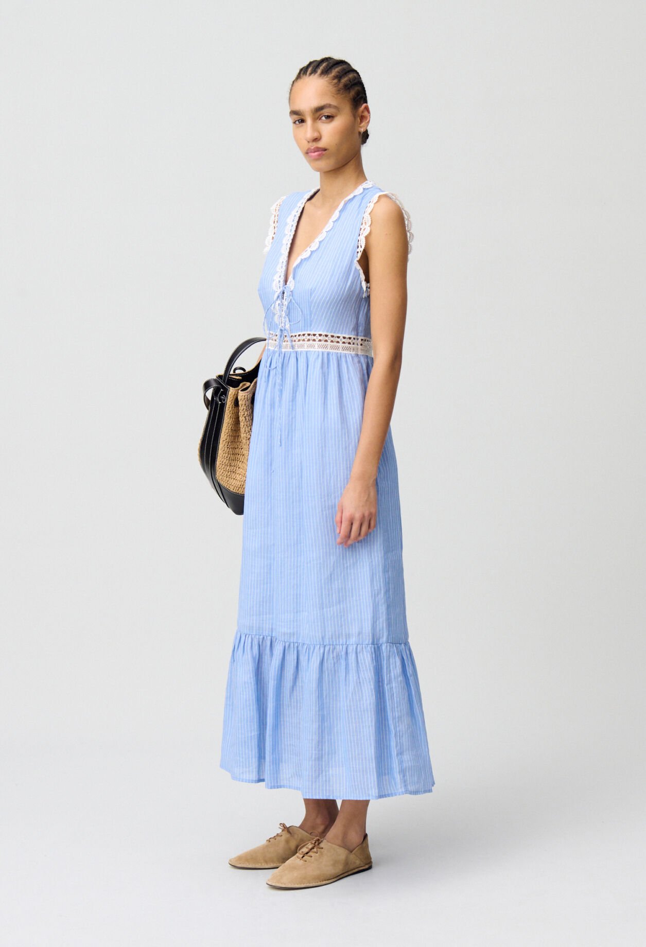Vestido largo de rayas con encaje
