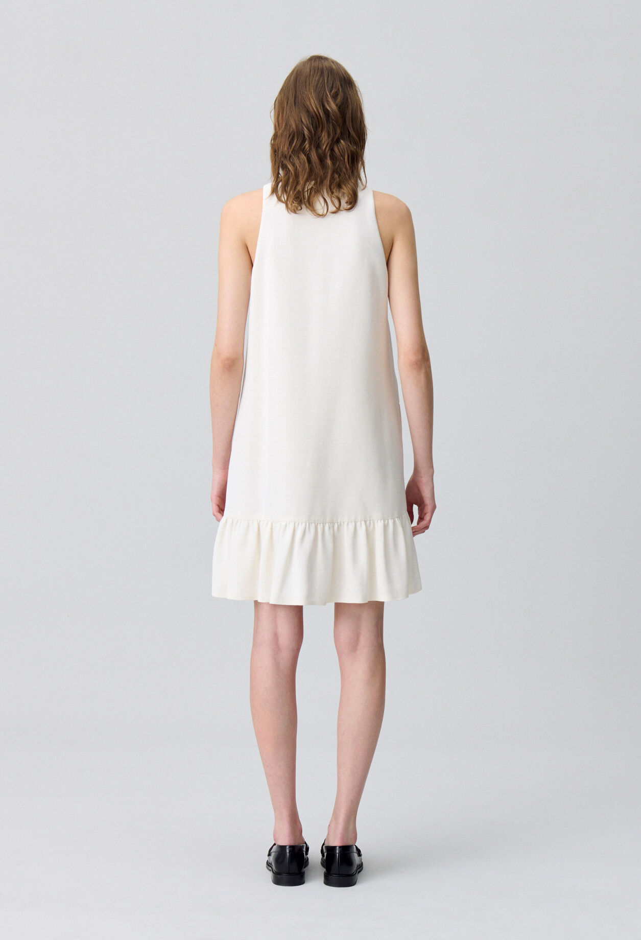 Vestido corto sin mangas