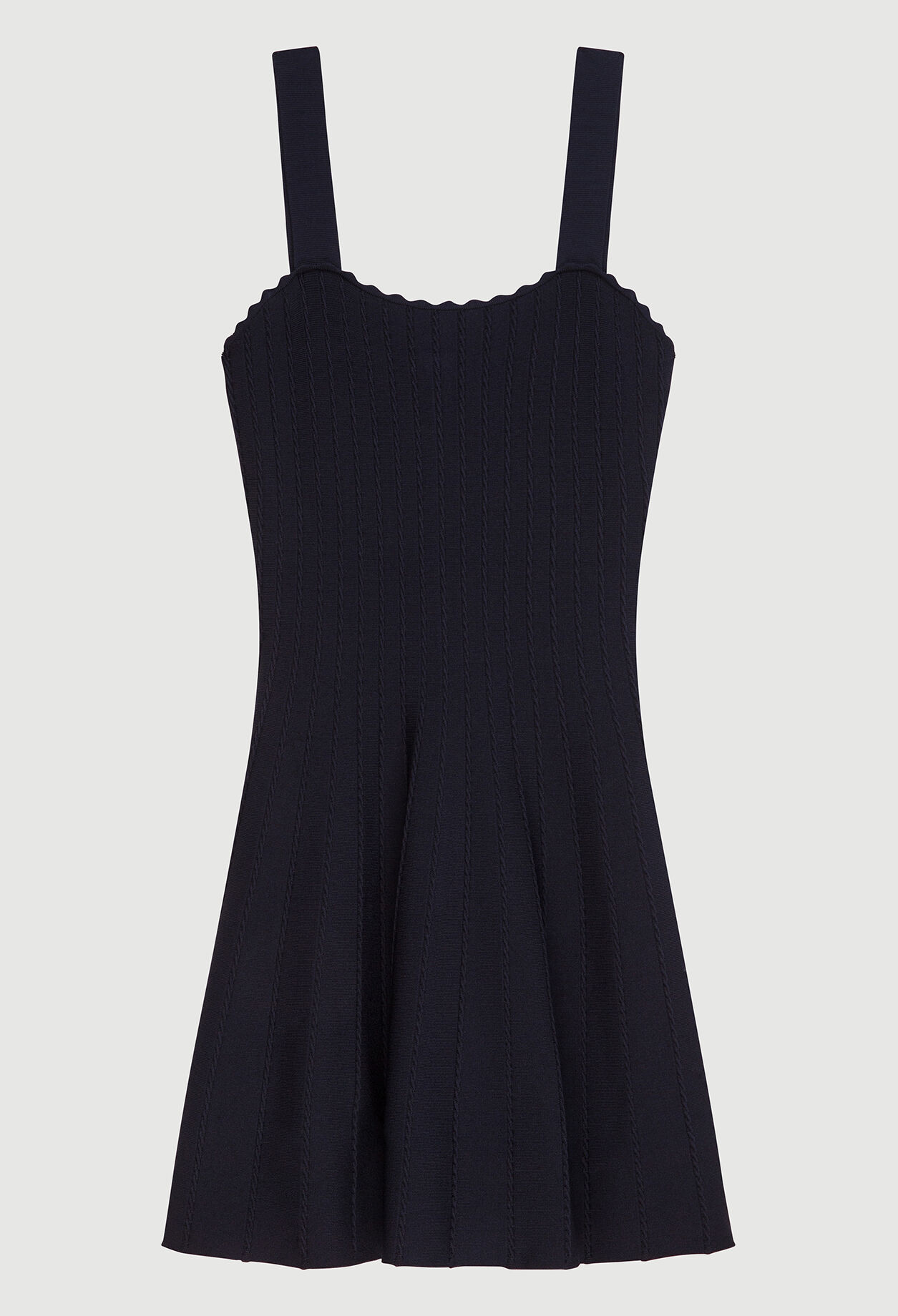 Vestido con festones y tirantes