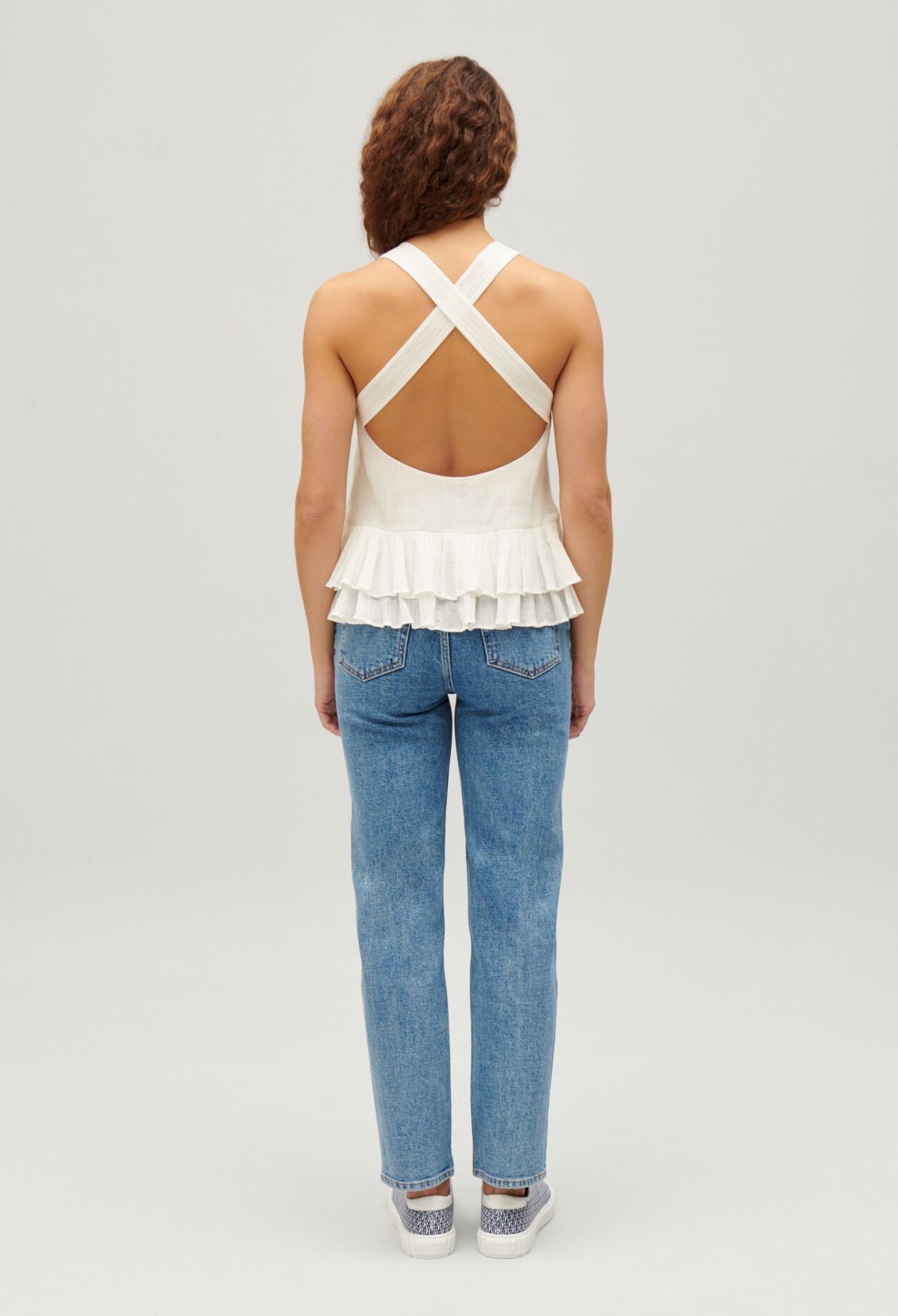 Top corto con volantes