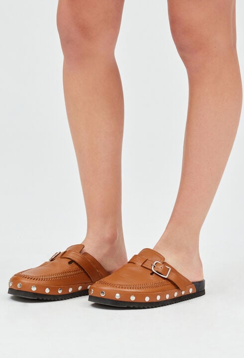 Mocasines tipo zuecos de piel caramelo