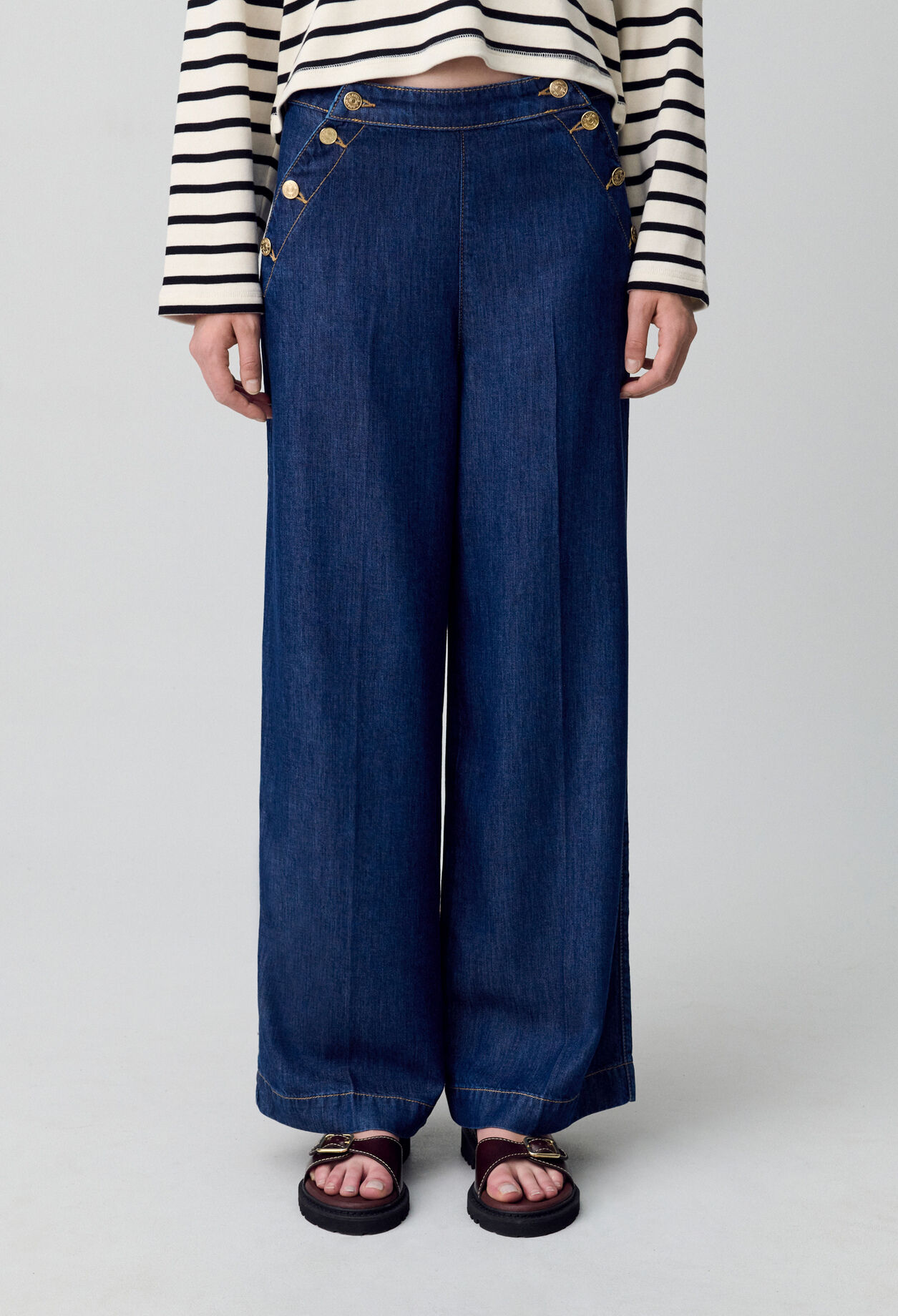 Pantalón vaquero ancho con botones