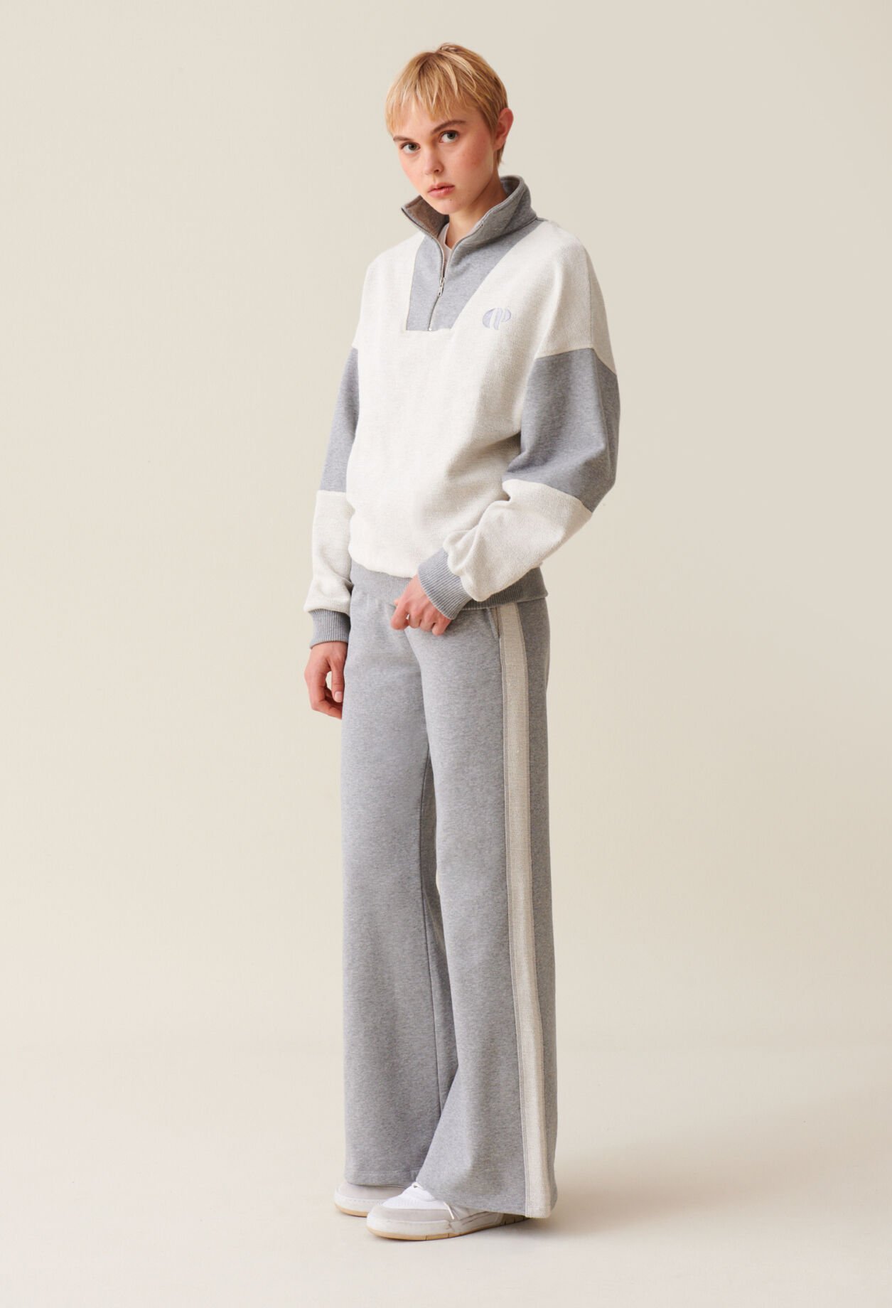 Sudadera cuello alto con cremallera