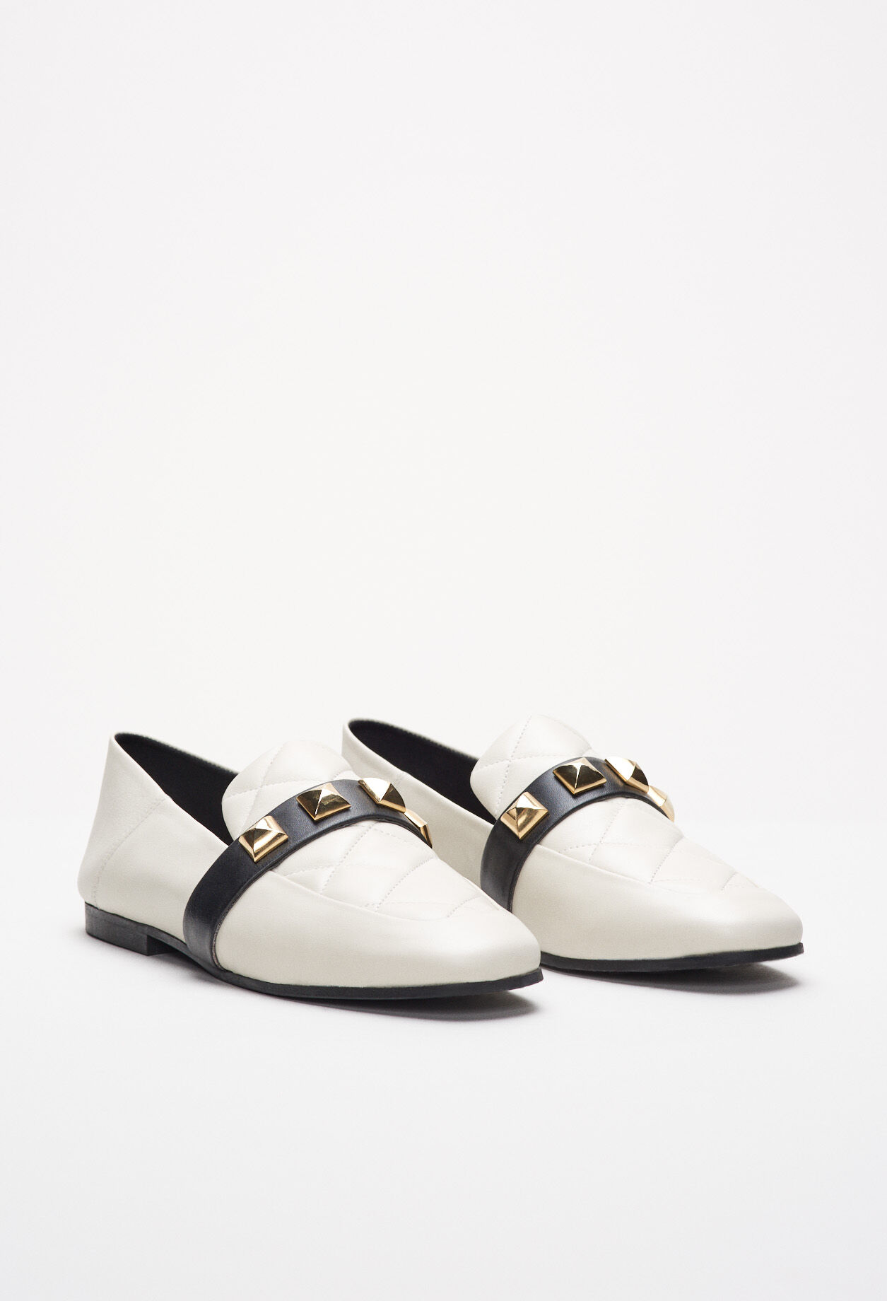 Mocasines con tachuelas