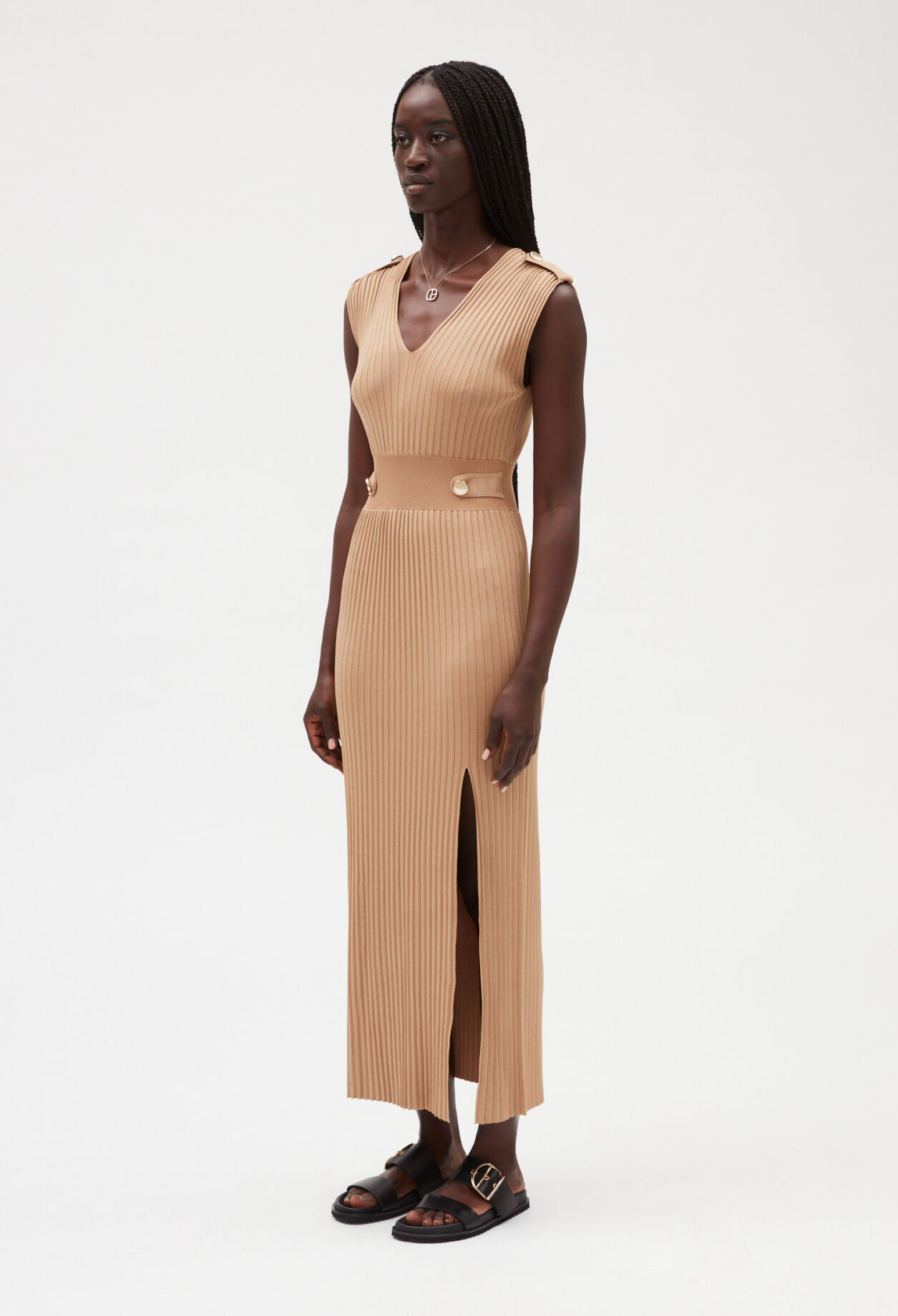 Vestido largo de punto en beige