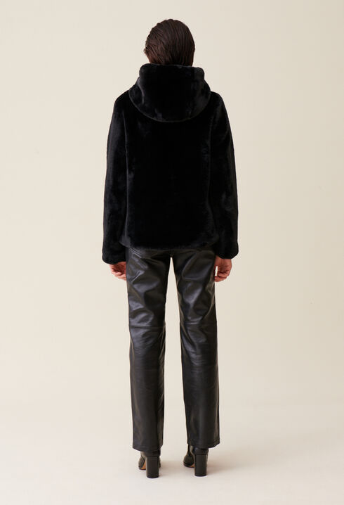 Chaqueta de pelo sintético con capucha
