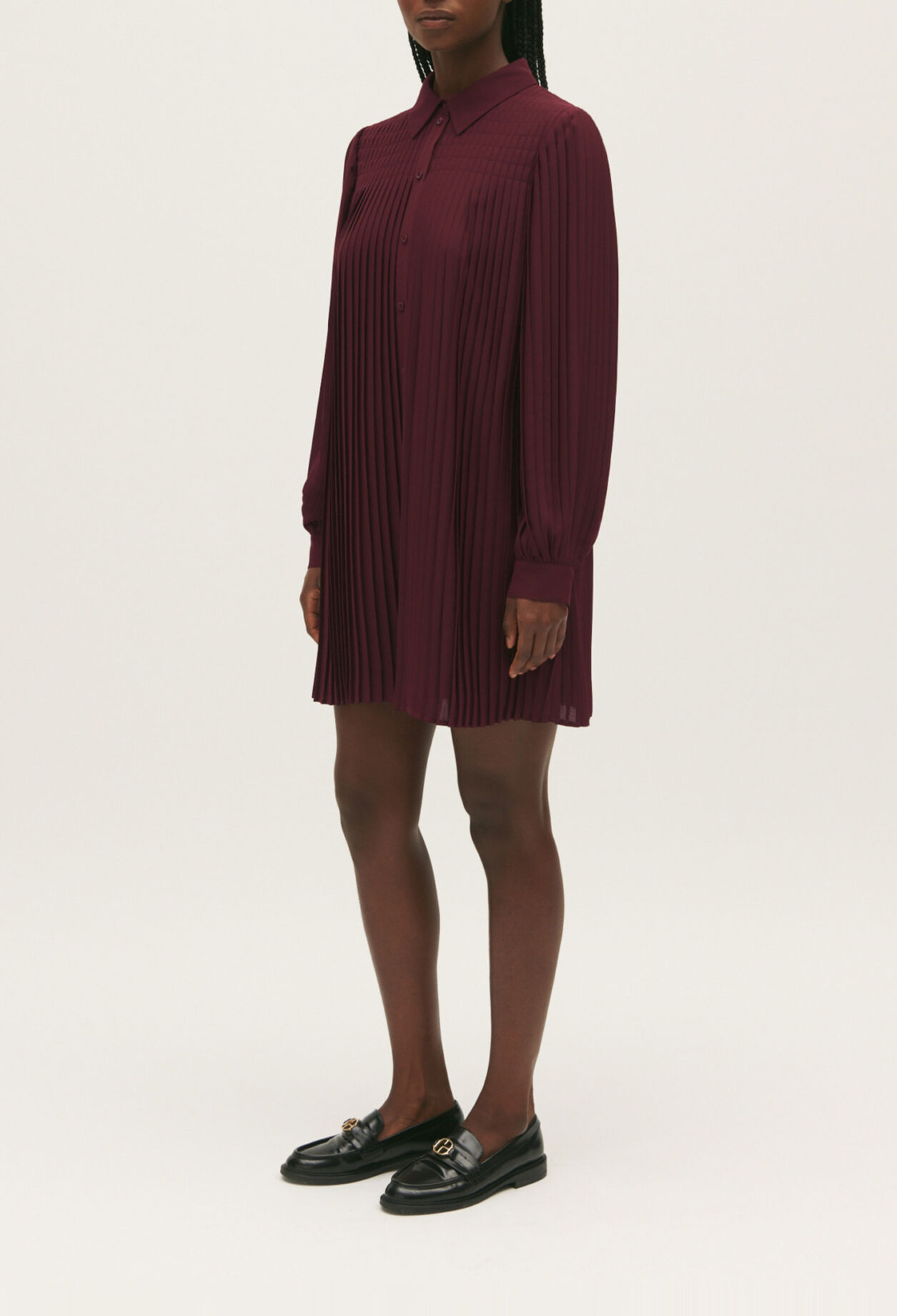 Vestido corto plisado