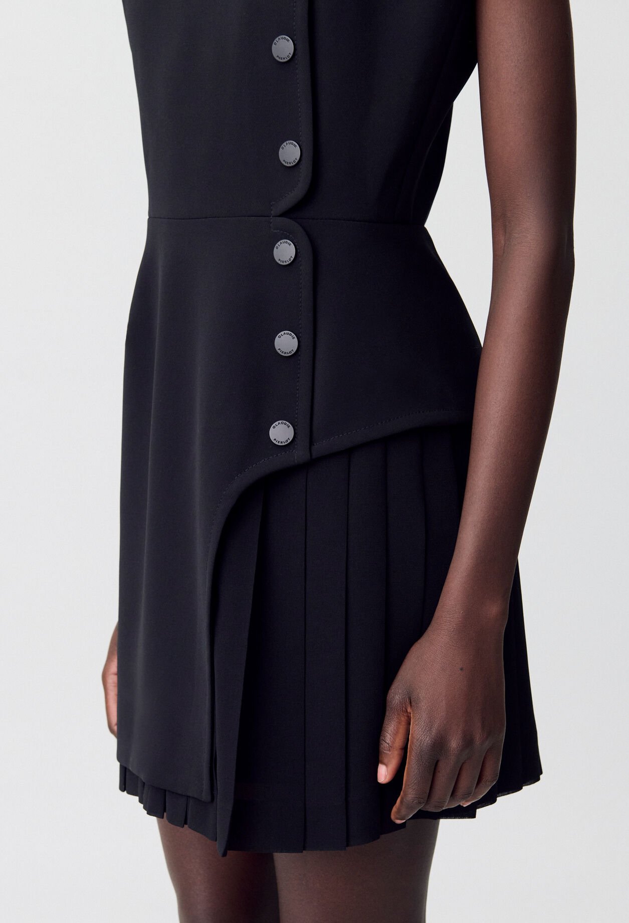 Vestido corto plisado