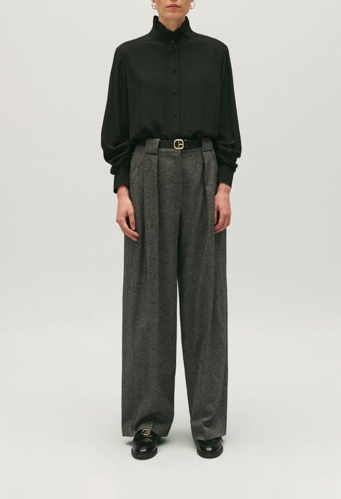 Camisa con cuello victoriano