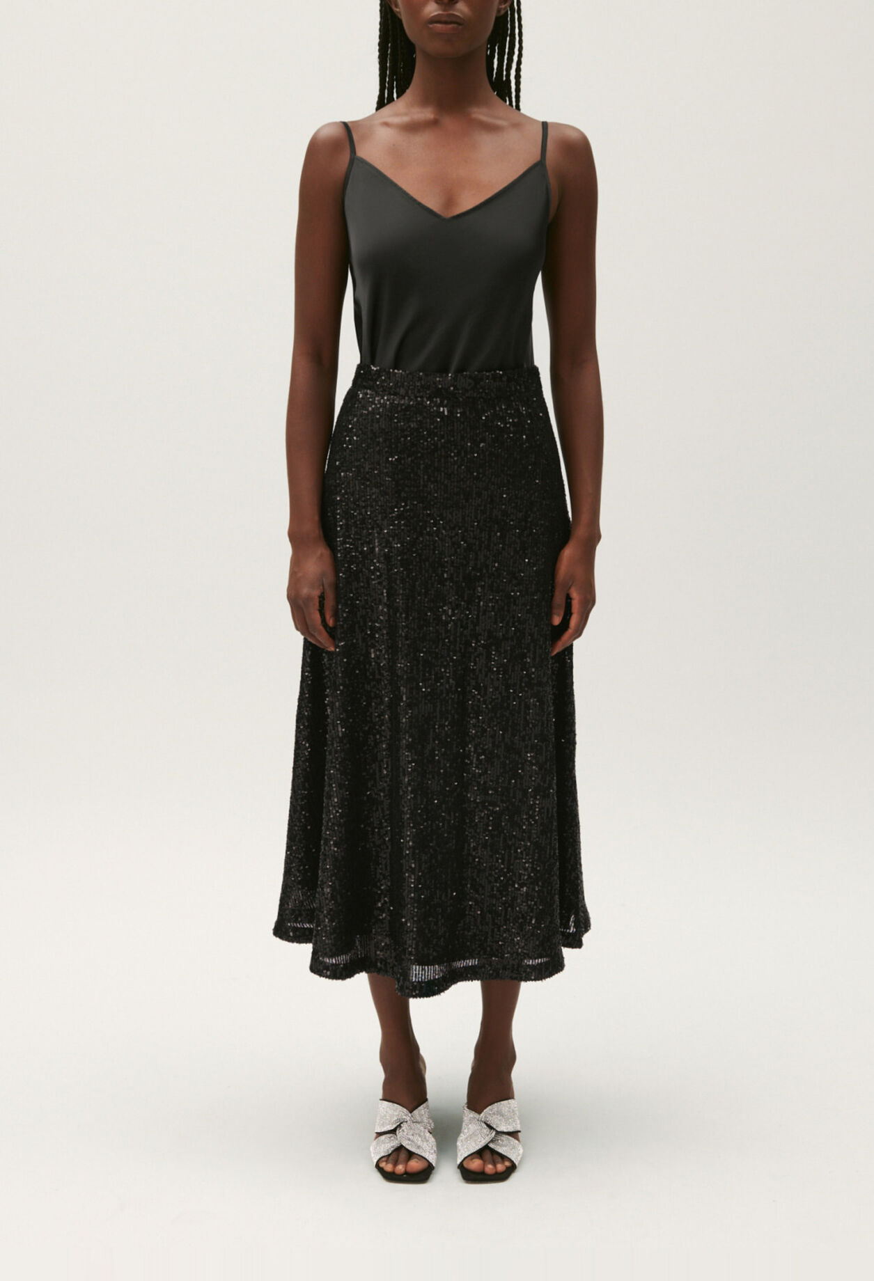 Falda midi de lentejuelas negra