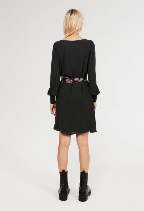 Vestido con cinturón