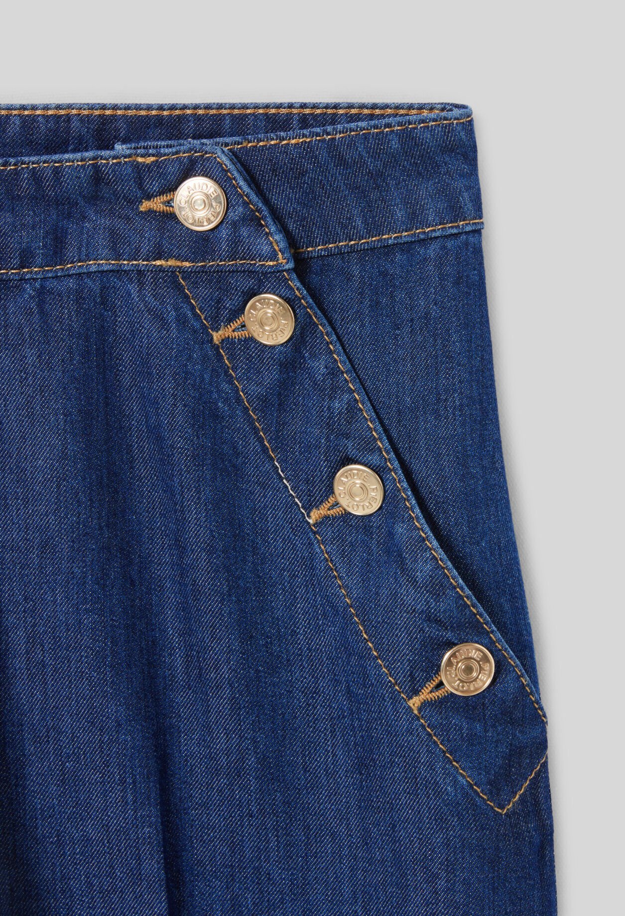 Pantalón vaquero ancho con botones