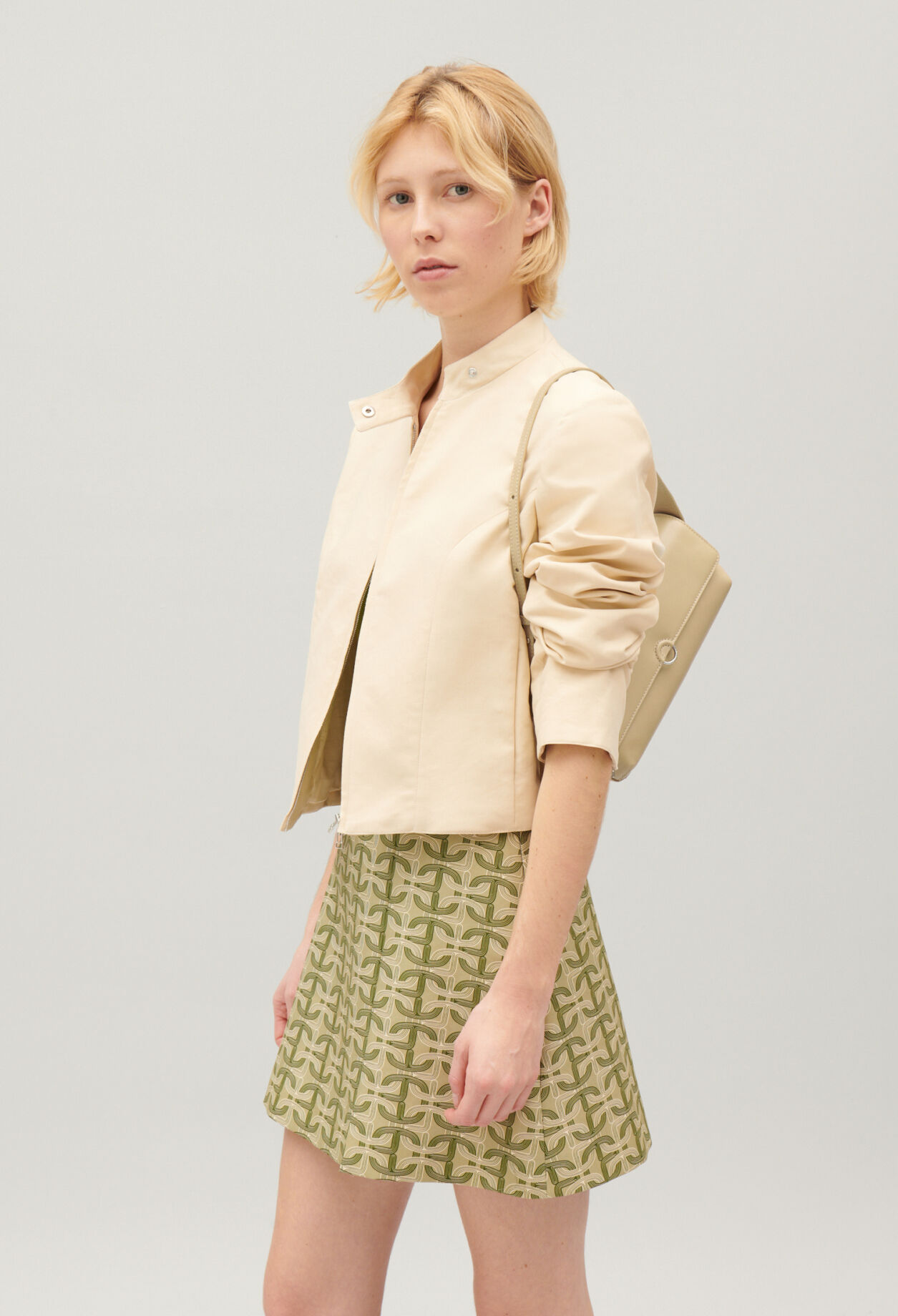 Cazadora biker beige claro