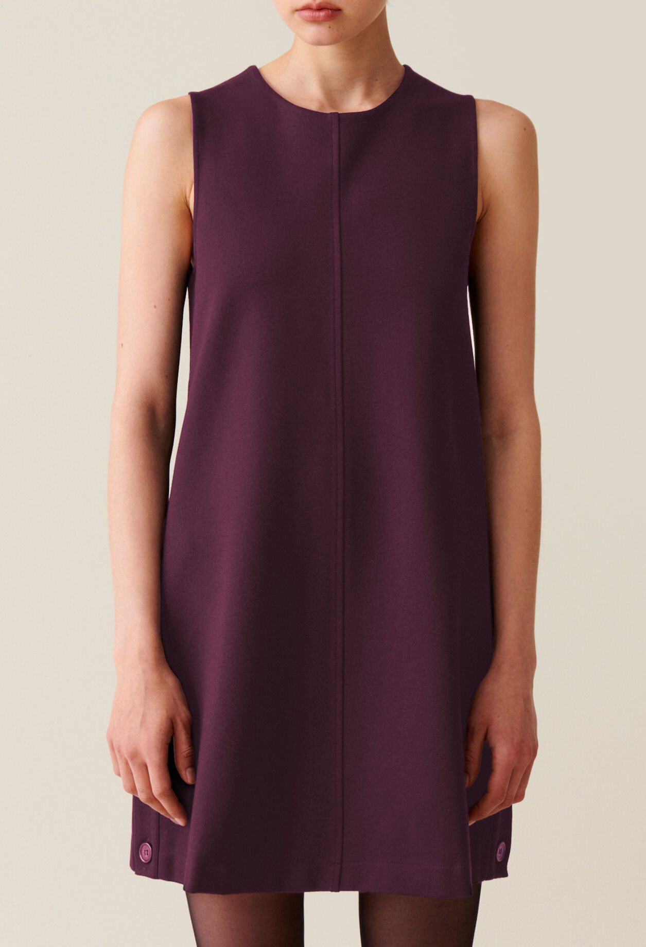 Vestido corto sin mangas
