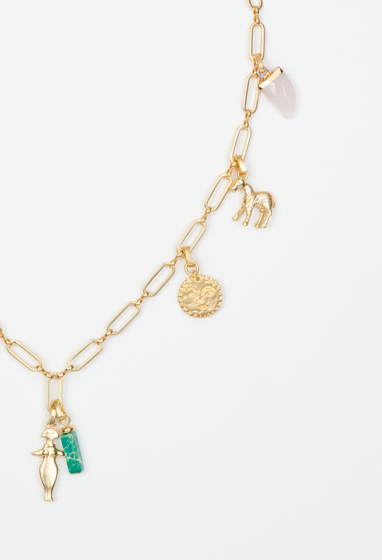 Collar de mallas doradas