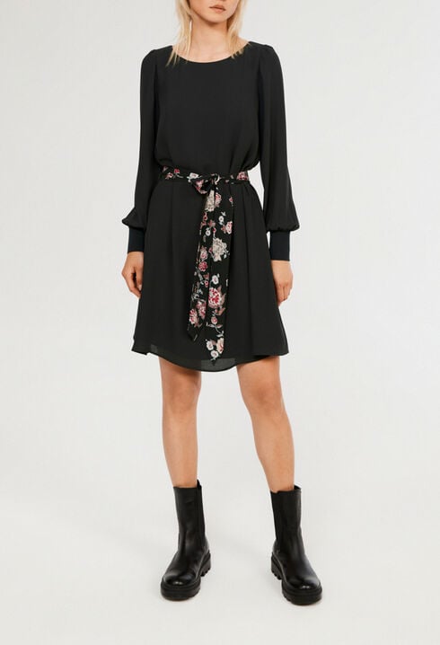 Vestido con cinturón