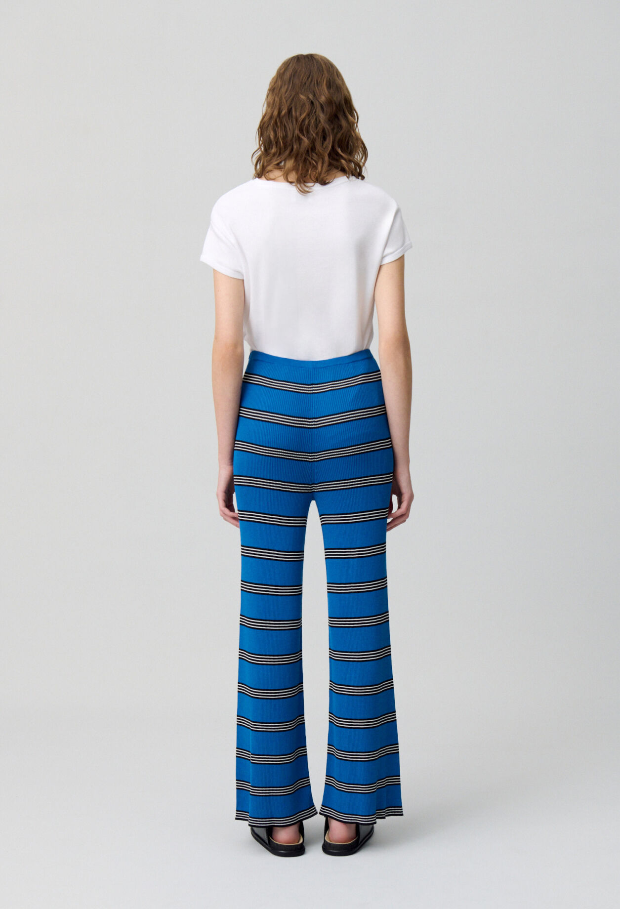 Pantalón pitillo de punto fino