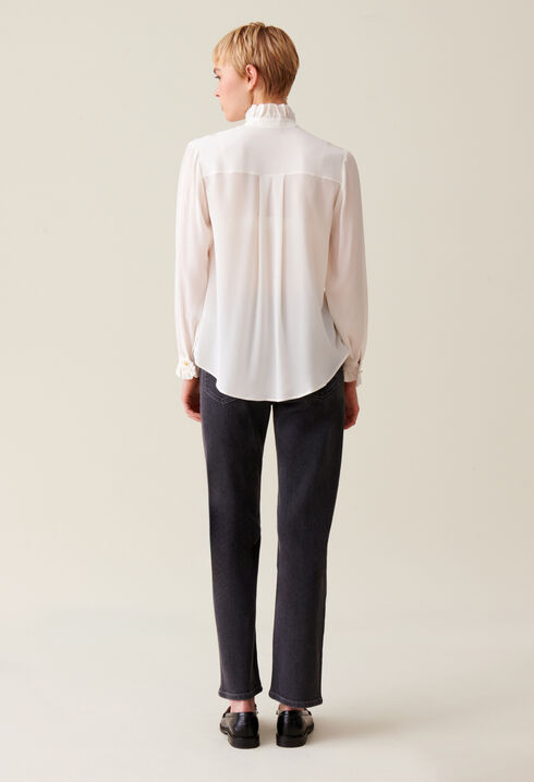Blanco camisa de cuello ondulado