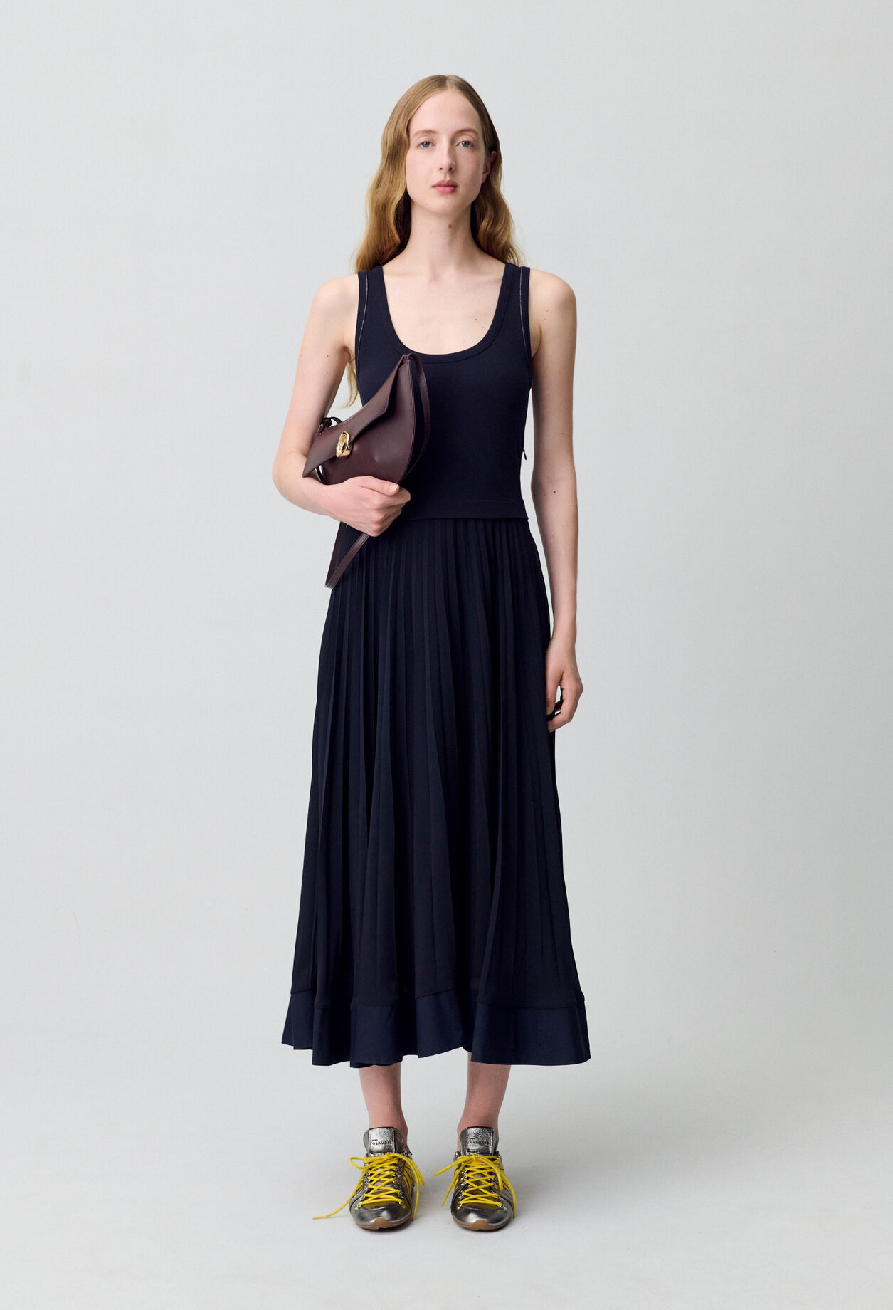 Vestido largo plisado en azul marino