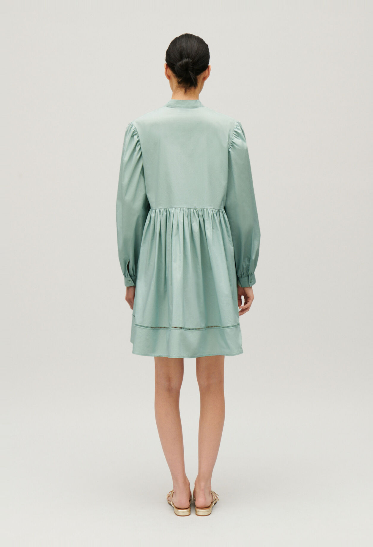 Vestido con cuello tipo kimono