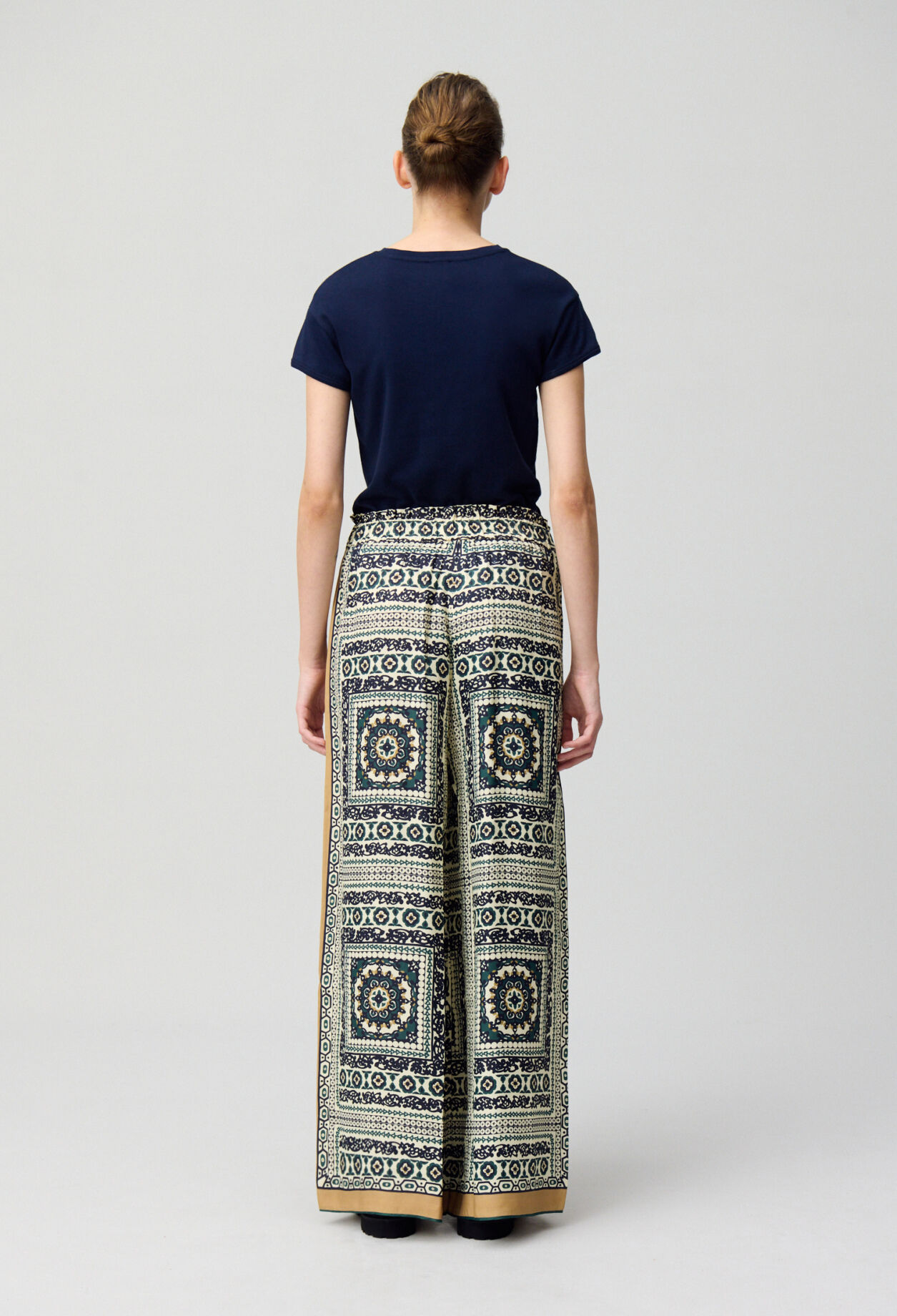 Pantalón ancho fluido estampado