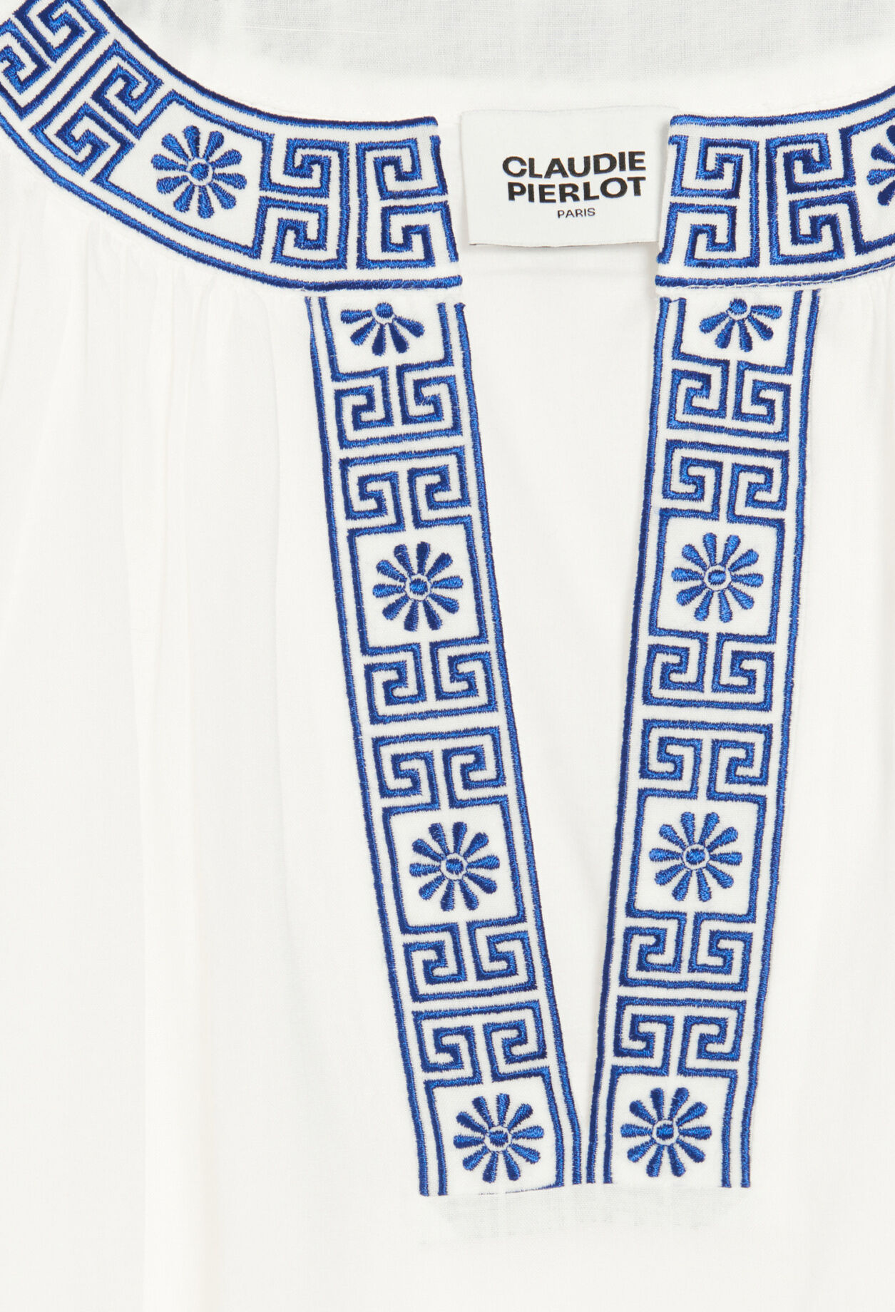 Vestido semilargo bordado crudo