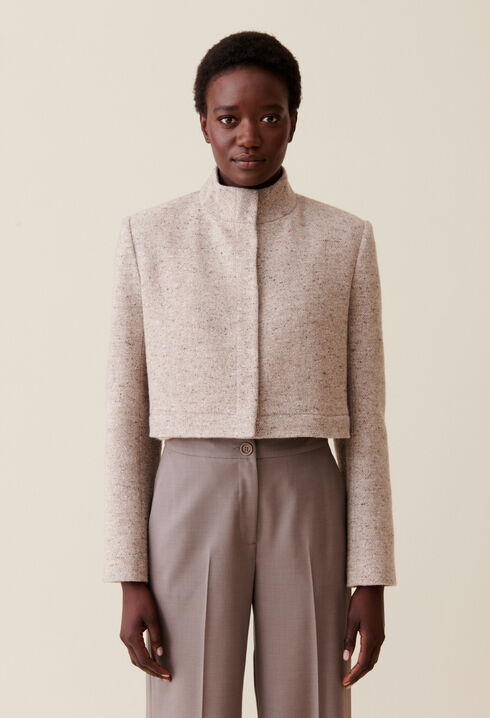 Chaqueta corta con cuello alto