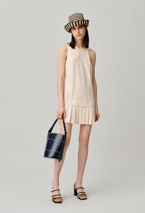 Vestido corto plisado