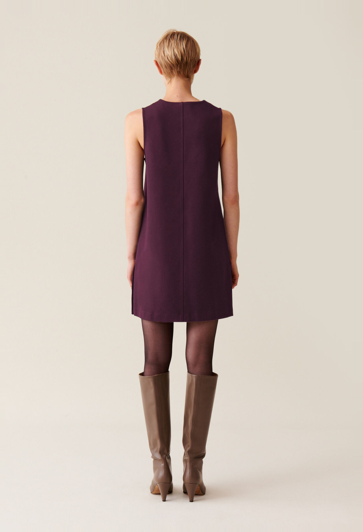Vestido corto sin mangas