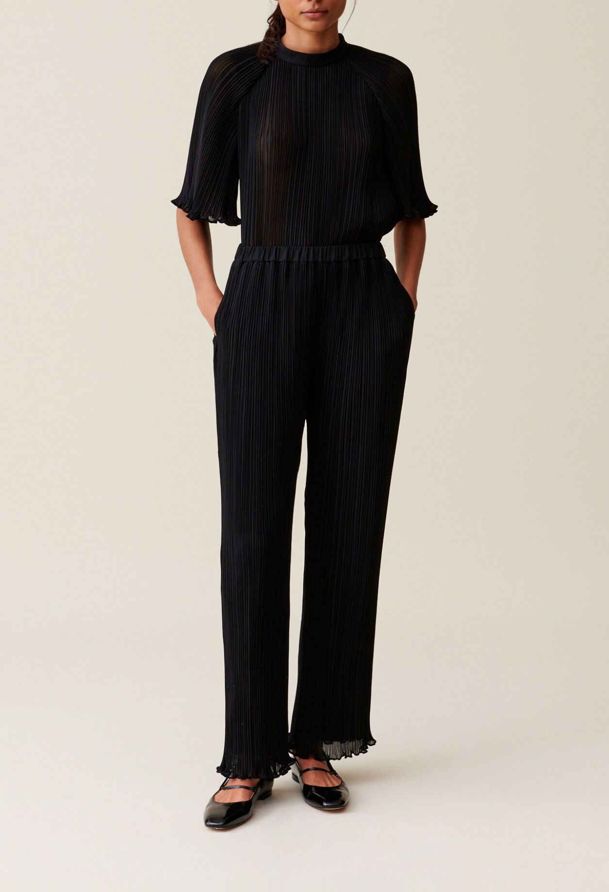 Pantal&oacute;n fluido con volantes