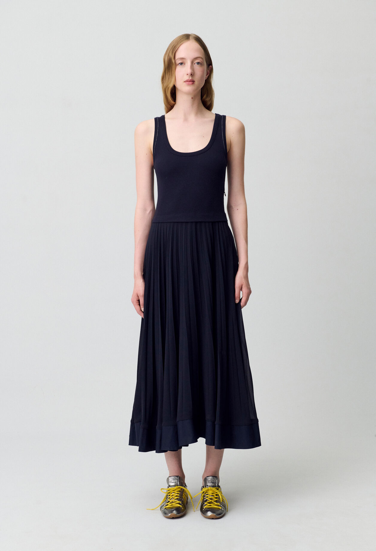 Vestido largo plisado en azul marino