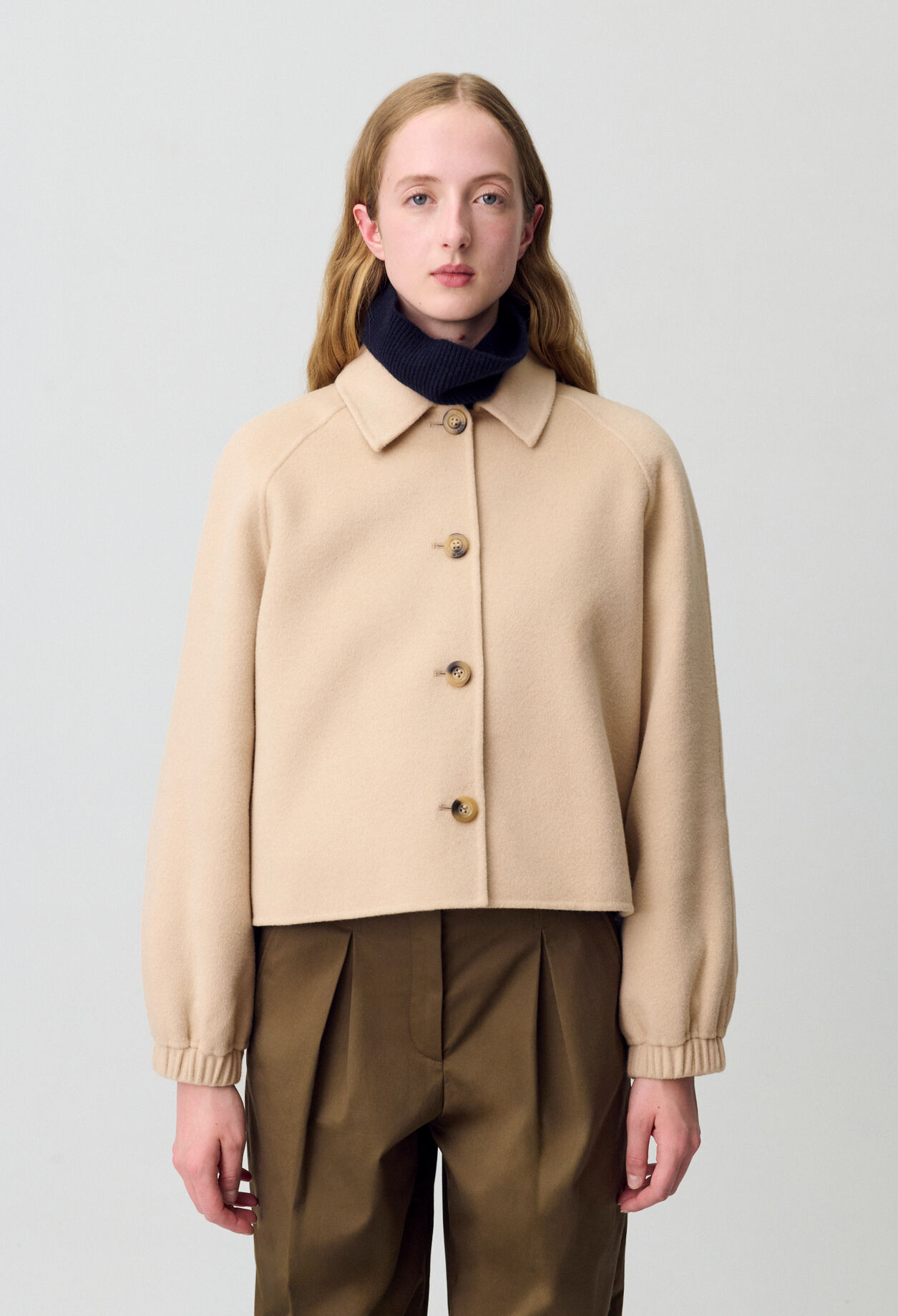 Chaqueta corta cuello camisa