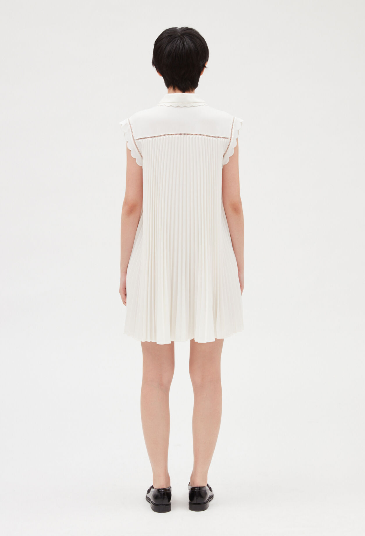 Vestido corto plisado