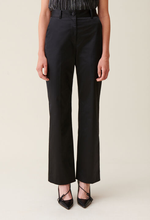 Pantalón satinado slim recto negro